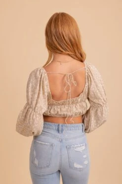 Love In Floral Cinched Cropped Top -Outlet Bella Ella Boutique Store 3 d59afb55 c3a5 4028 ac88 46fef9aada0f 5000x