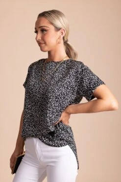 Hello Hollywood Leopard Print Blouse 28 Hello Hollywood Leopard Print Blouse -Outlet Bella Ella Boutique Store BELLAELLA 1.5.22 0582 5000x