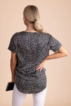 Hello Hollywood Leopard Print Blouse 29 Hello Hollywood Leopard Print Blouse -Outlet Bella Ella Boutique Store BELLAELLA 1.5.22 0586 5000x