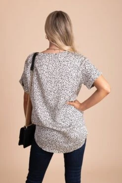 Hello Hollywood Leopard Print Blouse 19 Hello Hollywood Leopard Print Blouse -Outlet Bella Ella Boutique Store BELLAELLA 1.5.22 1174 5000x