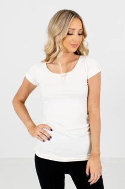 Cream Long Fit Seamless Tee 15 Cream Long Fit Seamless Tee -Outlet Bella Ella Boutique Store BELLA ELLA 11.7.2019 1212 1 1 5000x