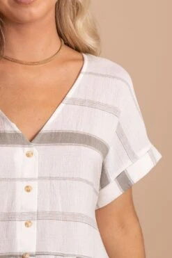 Bright Eyes Button-Up Top 10 Bright Eyes Button-Up Top -Outlet Bella Ella Boutique Store BrightEyesButton UpTopdetail 5000x