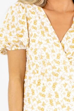 Keep Calm Honey Yellow Floral Midi Dress -Outlet Bella Ella Boutique Store Keep Calm Honey Yellow Dress Detail 5000x