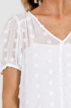 Loving It Textured Blouse -Outlet Bella Ella Boutique Store Loving It White Blouse Detail 5000x