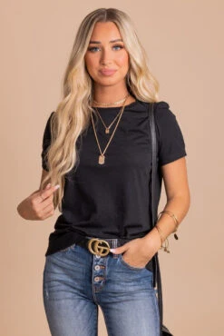 Trust The Timing Basic Crewneck Tee -Outlet Bella Ella Boutique Store black front 5d8d7ef6 ffe0 4dbe bf52 6d18e285a955 5000x