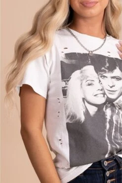 Vintage Love Distressed Graphic Tee - White 10 Vintage Love Distressed Graphic Tee - White -Outlet Bella Ella Boutique Store vintagelovegraphicteecloseup 5000x